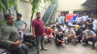 शाहदरा: वेलकम के नाथू कॉलोनी में चल रहा था अंतरराज्यीय जुए का बड़ा अड्डा, 5 महिला समेत 21 जुआरी गिरफ्तार