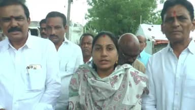 అదిలాబాద్ అర్బన్: ఆదిలాబాద్ మున్సిపాలిటీలోని అన్ని వార్డులను పార్టీలకతీతంగా అభివృద్ధి చేయడమే తమ లక్ష్యం :మున్సిపల్ ఛైర్పర్సన్ బండారి అనూష