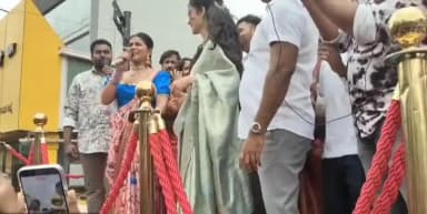 హిమాయత్ నగర్: ఓ షాపింగ్ మాల్ ను ప్రారంభం చేసిన సినీ హీరోయిన్ శ్రుతిహాసన్