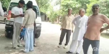 बागपत: बाघू गांव में एक घर की सीढ़ी के पास व्यक्ति का शव मिलने से फैली सनसनी, दोस्तों पर हत्या का आरोप