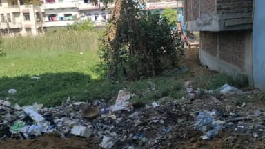 मोहन साव के तलाब के नाम से प्रसिद्ध तलाब पर अब बनेगा मार्केट प्रशासन की देख रेख में मिटटी भराई कार्य चालू