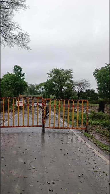 ससाबड से अंधारिया पहुंच मार्ग पर बन रही PWD विभाग कि धांधली से भेट चढ़ी बड़ी नदी कि पुलिया
आमला ब्लाक के अंधारिया ससाबड