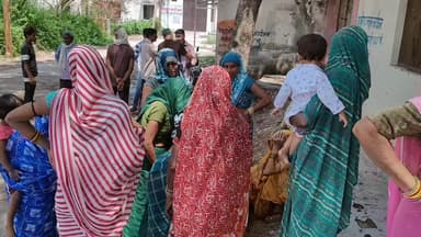 छतरपुर नगर: महल रोड पर लेंटर तोड़ते समय करंट की चपेट में आया मजदूर, जिला अस्पताल में डॉ ने किया मृत घोषित