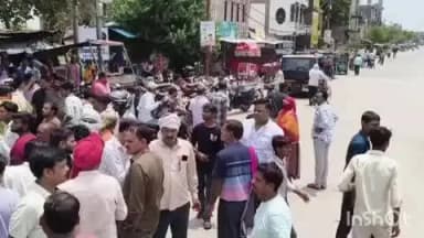 औरैया: कोतवाली क्षेत्र के जेसीज चौराहे पर डंपर की टक्कर से बाइक सवार रिटायर्ड फौजी की मौत, परिजनों में मचा कोहराम