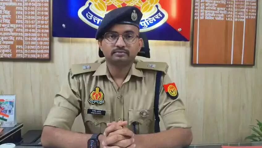 #gorakhpurpolice
#PoliceAction
➡️दिनांक 04.07.2026 को आयोजित यूपीटीईटी परीक्षा के दौरान #PsShahpur क्षेत्रान्तर्गत स्थित एक परीक्षा केन्द्र पर बायोमेट्रिक चेक-इन के समय एक अभ्यर्थी द्वारा प्रस्तुत अभिलेखों/दस्तावेजों में कूटरचना एवं छेड़छाड़ किए जाने का मामला प्रकाश में आया।
➡️ उक्त प्रकरण में की गई कार्यवाही के संबंध में #spcitygkp द्वारा दी गई आधिकारिक वीडियो बाइट-
#UPPolice #VideoByte
@dgpup @AdgGkr @adgzonegkr @diggorakhpur