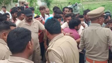 स्वार: खेमपुर के पास बड़पुरा गांव के सामने तेज गति कैंटर ने मोटरसाइकिल में मारी टक्कर, महिला की मौके पर हुई मौत