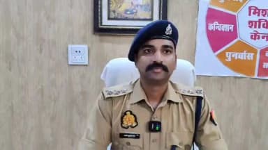 आज दिनांक 04.07.2026 को थाना राया क्षेत्रान्तर्गत राया कट पर मुखबिर द्वारा सूचना प्राप्त हुई कि यहां कुछ होटलों में अवैध गतिविधियां होती हैं । मुखविर की सूचना पर क्षेत्राधिकारी महावन , नायब तहसीलदार महावन एवं राया पुलिस द्वारा 02 टीमें बनाई गईं दोनों टीमों द्वारा संयुक्त रूप से होटल रॉयल एवं होटल सांवरिया में छापेमारी की गई तो कुल 13 युवक एवं 06 युवतियों को आपत्तिजनक स्थिति एवं आपत्तिजनक सामग्री के साथ गिरफ्तार किया गया । आवश्यक विधिक कार्यवाही की जा रही है ।
बाइट:- #COMAHAVAN_MTA
@Uppolice
@adgzoneagra
@digrangeagra