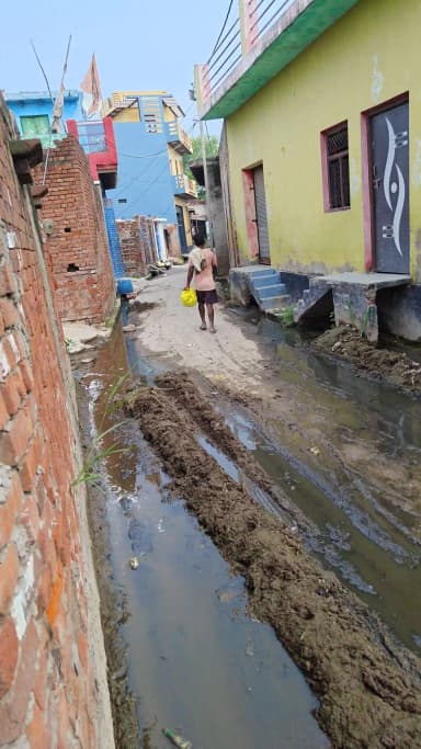 कृपया करके इस रास्तेकी साफ सफाई करवाई
