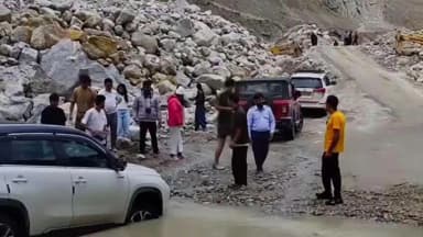 भुंतर: मनाली-ग्राम्फू-काजा मार्ग में रोमांच से भरा सफर, कदम-कदम पर बरसाती नाले ले रहे चालकों की कड़ी परीक्षा
