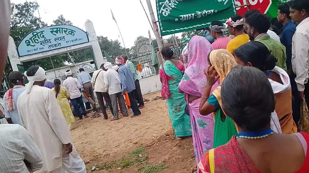 khunti jila ki tapkra thana bajar tad ki pas kiol karo ki sangathan mi batchit karte hue sabhi gaon lekar Aaye hue hain