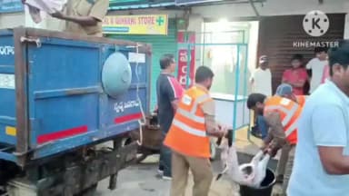 జనగాం: జనగామలో మటన్ షాపులపై మున్సిపల్ అధికారుల దాడులు అనుమతులు లేకుండా విక్రయిస్తున్న 150 కిలోల మటన్ స్వాధీనం