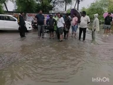 राजनांदगांव: नगर निगम आयुक्त ने शहर के जिला अस्पताल परिसर और अन्य क्षेत्रों का किया निरीक्षण