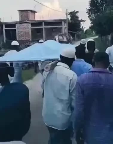 कोचाधामन: बिशनपुर हत्याकांड मामला: मृतक के शव को किया गया सुपुर्द खाक, जांच जारी