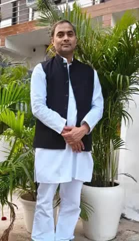 विचरण से ही विचार परिपक्व बनता है, और परिपक्व विचार ही सही निर्णय का आधार बनता है।
It is through contemplation that a thought matures, and a mature thought forms the basis of a sound decision.
@भारतीय_किसान_संगठन #bharatiya_kisan_sang
