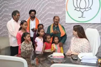 सहसपुर लोहारा: विधायक भावना बोहरा ने जनसेवा सुविधा केंद्र रणवीरपुर में क्षेत्रवासियों की समस्याएं सुनीं, त्वरित निराकरण के दिए निर्देश