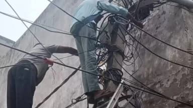 चंदौसी: चंदौसी के विकास गली न 4 और 5 में ओवरलोड की समस्या से हाल बेहाल, विद्युत विभाग की टीम ने किया समाधान