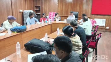 गोपद बनास: जिला अस्पताल स्थित सभागार में मुख्य चिकित्सा एवं स्वास्थ्य अधिकारी ने ली सभी की बैठक दिए आवश्यक निर्देश