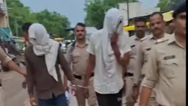 बहादुरपुर: कोयल घाटी में लूट की वारदात नाकाम, पुलिस ने दो बदमाशों को रंगेहाथ दबोच कर निकाला जुलूस