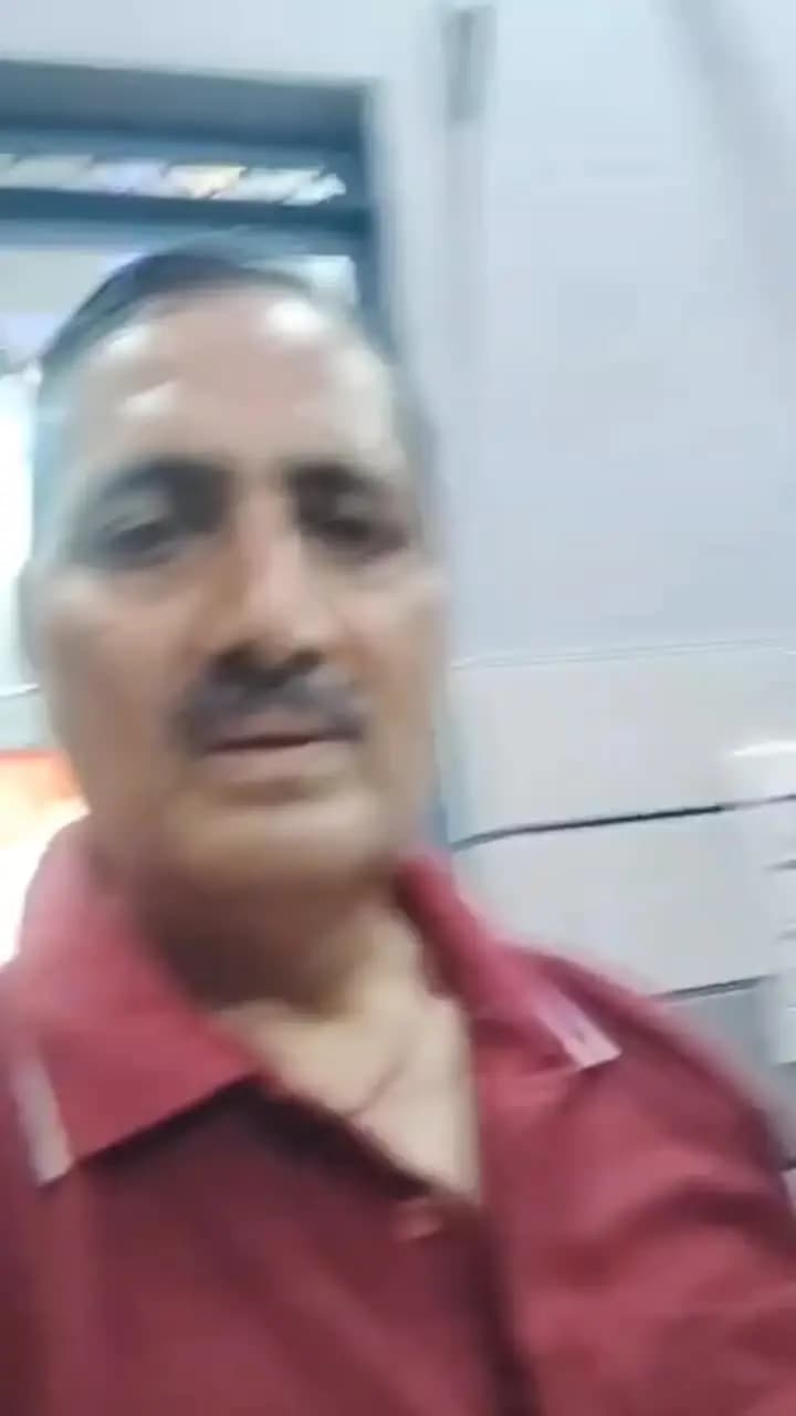 रामायण पाठ की झलकियां एवं निहाल विहार, दिल्ली के मन्दिर में मीठा जल वितरण किया गया।
मन्दिर प्रधान मोहिन्दर डोगरा (BC)
