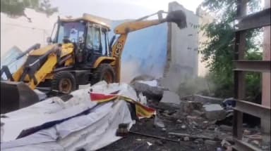 गंगधार: गंगधार पुलिस ने हिस्ट्रीशीटर्स के अवैध अतिक्रमण पर की बुलडोजर कार्रवाई, संजय मीणा के 3 अवैध कब्जों पर चला बुलडोजर