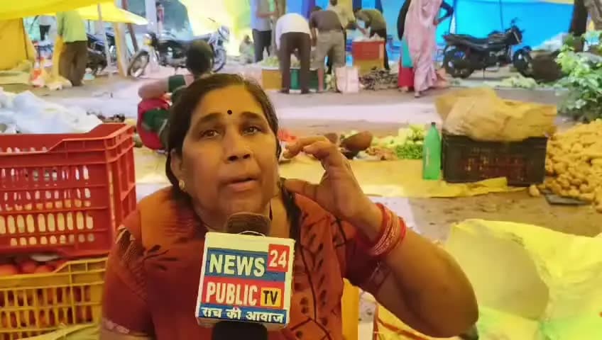 नौरोजाबाद बाजार ग्राउंड में भरा पानी नगर पालिका नहीं दे रही ध्यान , व्यापारी परेशान , नाली बनवाने की मांग,