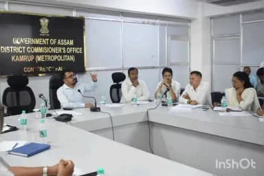 গুৱাহাটী: কামৰূপ জিলা আয়ুক্ত কাৰ্যালয়ত পথ সুৰক্ষা সমিতিৰ বৈঠক