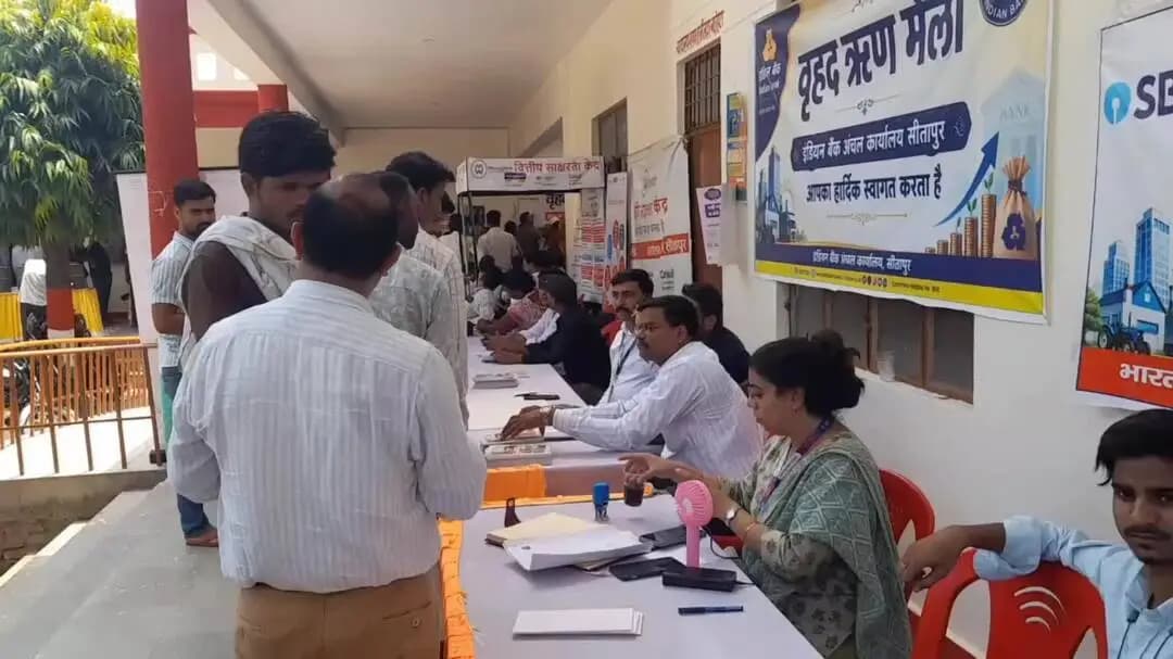 डी.एम. राजा गणपति आर की अध्यक्षता मे सम्पन्न हो रहा है सम्पूर्ण समाधान दिवस।