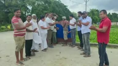 कोचाधामन: बिशनपुर पंचायत में केवरत टोला सड़क का शिलान्यास, बाढ़ से क्षतिग्रस्त सड़क और सुरक्षा दीवार का होगा पुनर्निर्माण