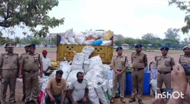 रॉबर्ट्सगंज: सोनभद्र में नकली शराब बनाने वाले गिरोह के 2 सदस्यों को गिरफ्तार, बरामद हुई शराब सामग्री और 36 हजार कांच की शीशियाँ