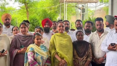 ਮੋਗਾ: ਅੱਜ ਮੋਗਾ ਨਗਰ ਨਿਗਮ ਦੇ ਸੀਨੀਅਰ ਡਿਪਟੀ ਮੇਅਰ ਰਾਕੇਸ਼ ਕੁਮਾਰ ਨੂੰ ਵਿਧਾਇਕ ਅਮਨਦੀਪ ਕੌਰ ਆਰੋੜਾ ਵੱਲੋਂ ਦਿੱਤੀਆਂ ਗਈਆਂ ਵਧਾਈਆਂ