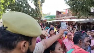 शिकोहाबाद: ट्रैक्टर-ट्रॉली की टक्कर से युवक की मौत, शव रखकर लगाया जाम, अफसरों के आश्वासन पर खोला गया रास्ता