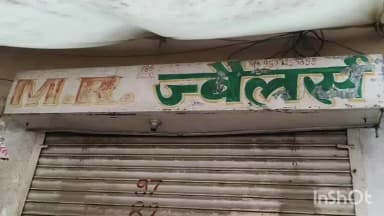 दौसा: दौसा में बेखौफ चोरों ने ज्वेलर्स की दुकान का शटर तोड़कर लाखों की चांदी चुराई