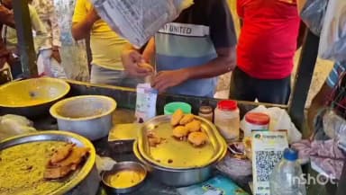 धनबाद/केंदुआडीह: एसएनएमएमसीएच के बाहर खाद्य पदार्थों की जांच, फूड सेफ्टी टीम ने दुकानदारों को दी 7 दिन की मोहलत