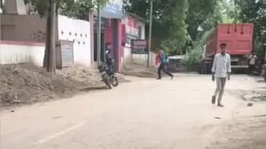 खागा: किशनपुर में हिस्ट्रीशीटर बनाए जाने पर थाने के बाहर पुलिस को गालियाँ दीं, कहा- दर्ज कर लो मुकदमा, कर लो गिरफ्तार