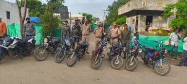 ములుగు: బంజారుపల్లిలో పోలీసుల కార్డెన్ సెర్చ్..!