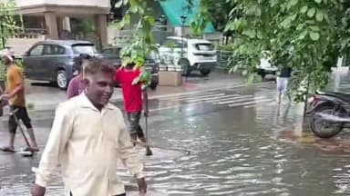 करनाल: बारिश के कारण पास इलाका सेक्टर 13 हुआ जलमग्न, लोगों ने किया रोष व्यक्त।