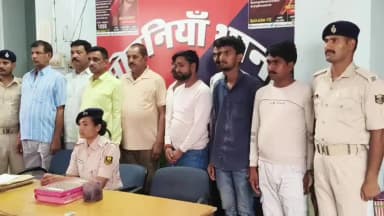 मोहनिया: चेकपोस्ट से पुलिस की बड़ी करवाई अवैध वसूली मामले में चार सैफ जवान सहित नौ लोग गिरफ्तार ₹57,760 और 9 मोबाइल जब्त।