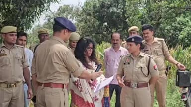 कन्नौज: पूर्व सपा नेता नबाब सिंह यादव और नीलू यादव की 5 करोड़ रुपये कीमत की जमीन कुर्क, SDM/CO व पुलिस मौजूद