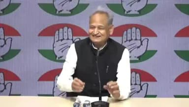 काफ़ी लंबे अरसे बाद सबके दर्शन हो रहे हैं।
आख़िर 24 अकबर रोड… 24, अकबर रोड ही है:@ashok Gehlot