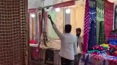 देपालपुर: गांधी हॉल में सजी देशभर की हथकरघा कला, दूर दूर से देखने पहुंच रहे लोग