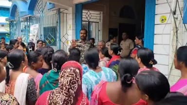 কুমারগ্রাম: আবেদন করেও মেলেনি অন্নপূর্ণা যোজনার টাকা, কুমারগ্রাম ব্লক অফিসে বিক্ষোভ মহিলাদের