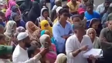 हुज़ूर: ऐशबाग स्थित हाउसिंग बोर्डकॉलोनी के 600मकान तोड़ने का विरोध,कॉलोनी के लोग पहुंचे कलेक्ट्रेट कार्रवाई न करने की लगाई गुहार