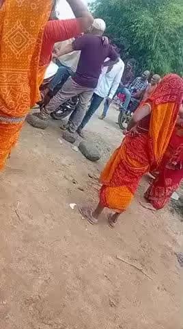 बनाई के दिलीप यादव हुलाश यादव ने Bhotar Card का फार्म को फ़ार दिया और मार पिट किया जिससे सारा दस्तावेज़ chati garst huw