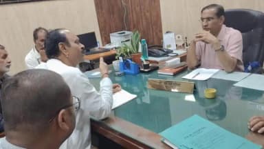 बीकानेर: पीबीएम अस्पताल के ठेका कर्मचारियों ने वेतन और श्रमिक अधिकारों को लेकर किया प्रदर्शन
