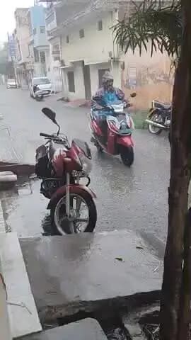###मुजफ्फरनगर में आज झमाझम बारिश के कारण गलियों में पानी जलमग्न
