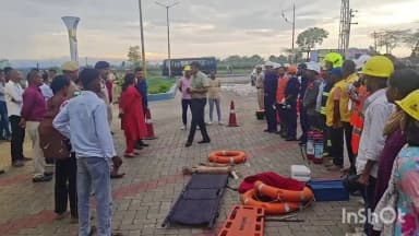 प्रतापगढ़: बांसवाड़ा रोड स्थित पेट्रोल पंप पर आग लगने की सूचना पर मॉक ड्रिल, आपदा प्रबंधन तंत्र की तैयारियों का परीक्षण हुआ