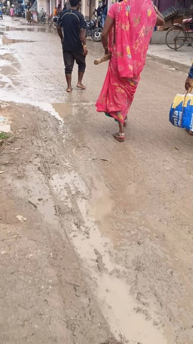 #हलसी बाजार me बारिश ho jane se कीचड़ ho जाता इसके उपाय के प्रयास किया जय