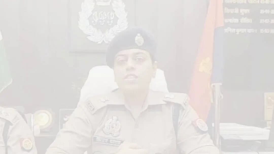 साइबर क्राइम थाना एवं अपराध शाखा की संयुक्त टीम द्वारा अंतरराष्ट्रीय साइबर ठगी गिरोह के मुख्य सरगना ₹25,000 के इनामिया सहित गिरफ्तार 03 अभियुक्तों के सम्बन्ध में #ADCP_CRIME द्वारा दी गयी बाईट ।👇
@Uppolice
#LucknowPolice #CyberCrime #UPPolice https://t.co/QYqMz6DmCx