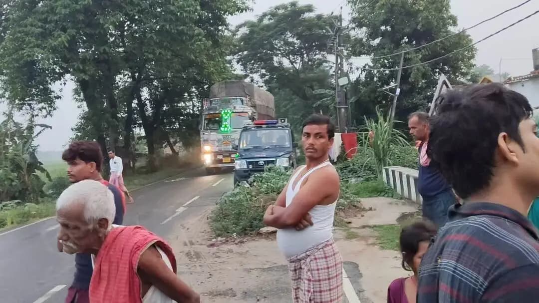 भूख भैरव टेंपो पलटने से एक की मौत