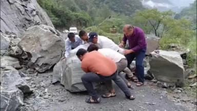 नंदप्रयाग: नंदप्रयाग नंदानगर मोटर मार्ग चमन मंदिर के पास यातायात सुचारू, लोगों ने ली राहत की सांस